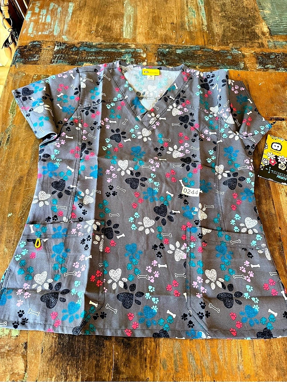 WonderWink 6217A Floral Short Sleeve Scrub Top in Gray Size Medium NWT